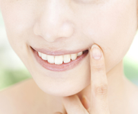 日本人の歯の白さは真っ白よりも少し黄色いくらいが平均